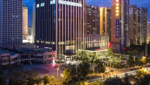 A high-rise building with a prominent "Wanda Realm" sign at the top. - Wanda Vista Xining (Xining)