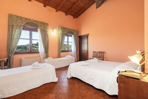 办公桌、床单、轮椅无障碍