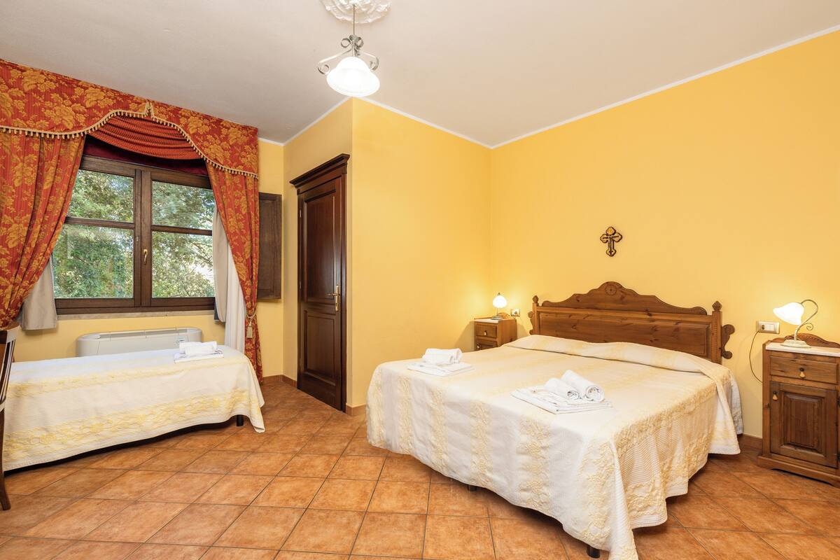Standard Triple Room, Hill View | Desk, bed sheets, wheelchair access