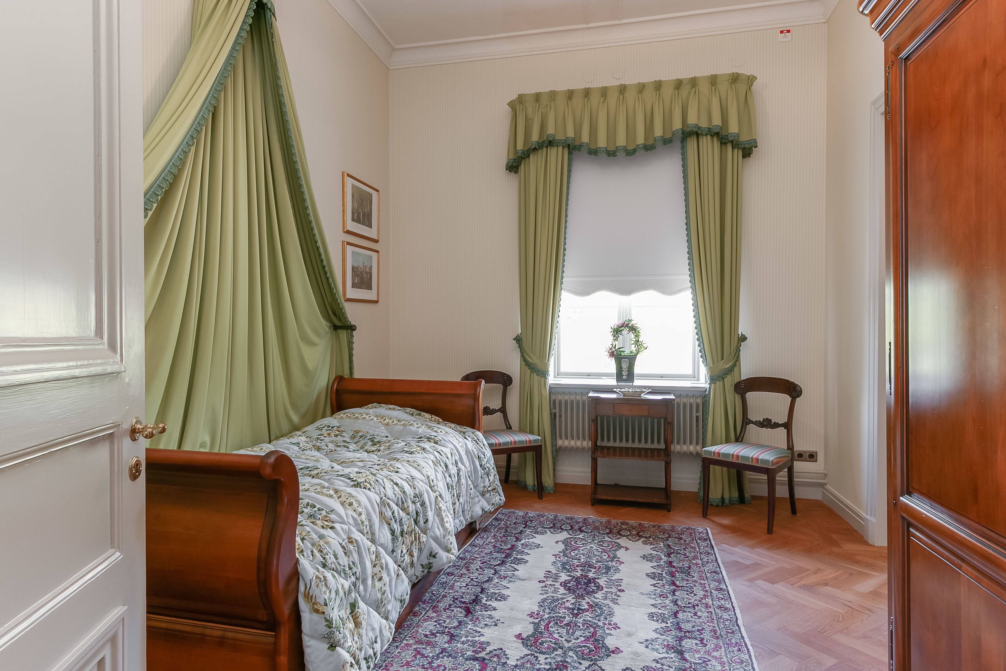 suite | premium bedding, desk, iron/ironing board, free wifi