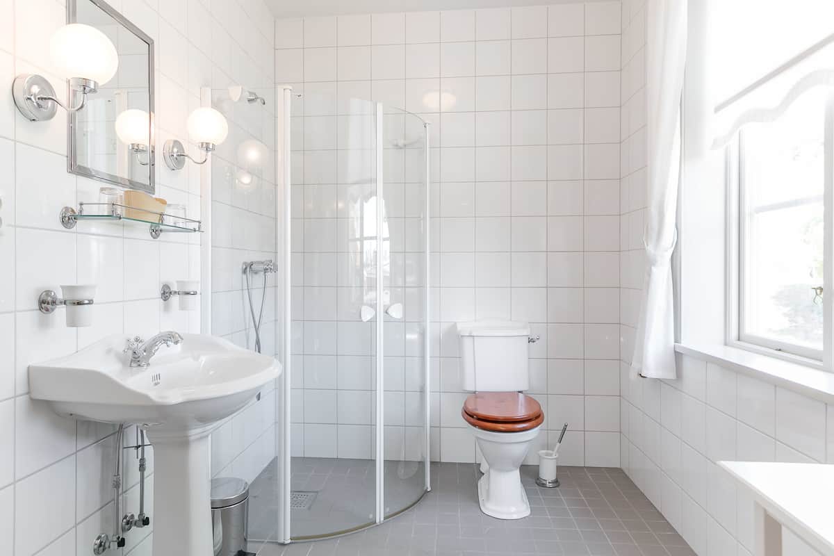 superior twin room, garden view | bathroom | designer toiletries, hair dryer, towels