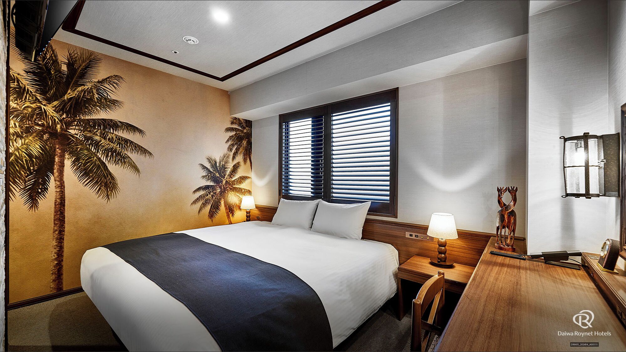 Caja de seguridad en la habitación, escritorio y cortinas blackout 