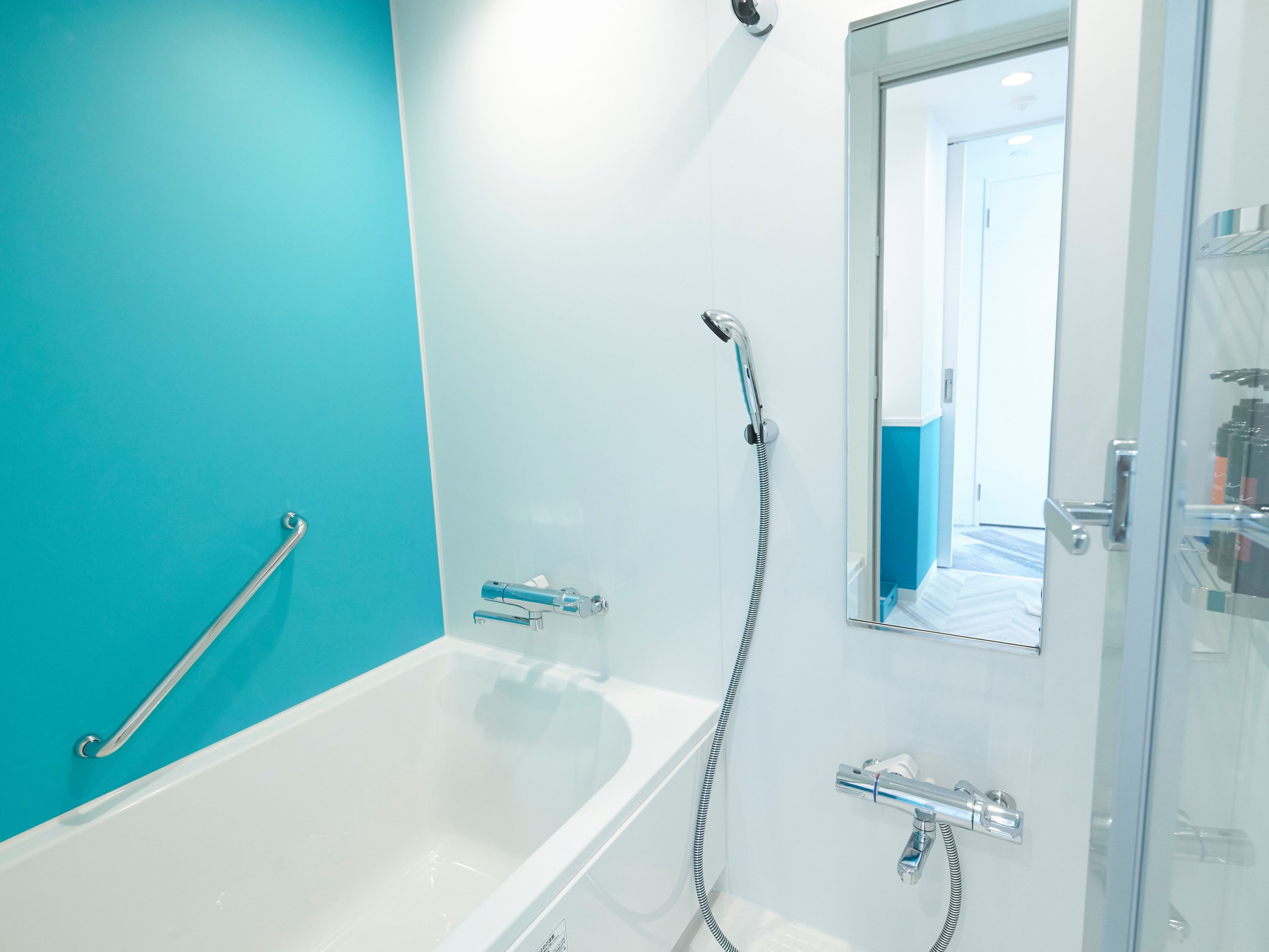 combined shower/bathtub, free toiletries, hair dryer, slippers