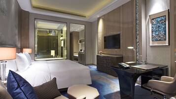 Minibar, in-room safe, laptop workspace, blackout drapes