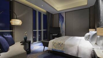 Minibar, in-room safe, laptop workspace, blackout curtains