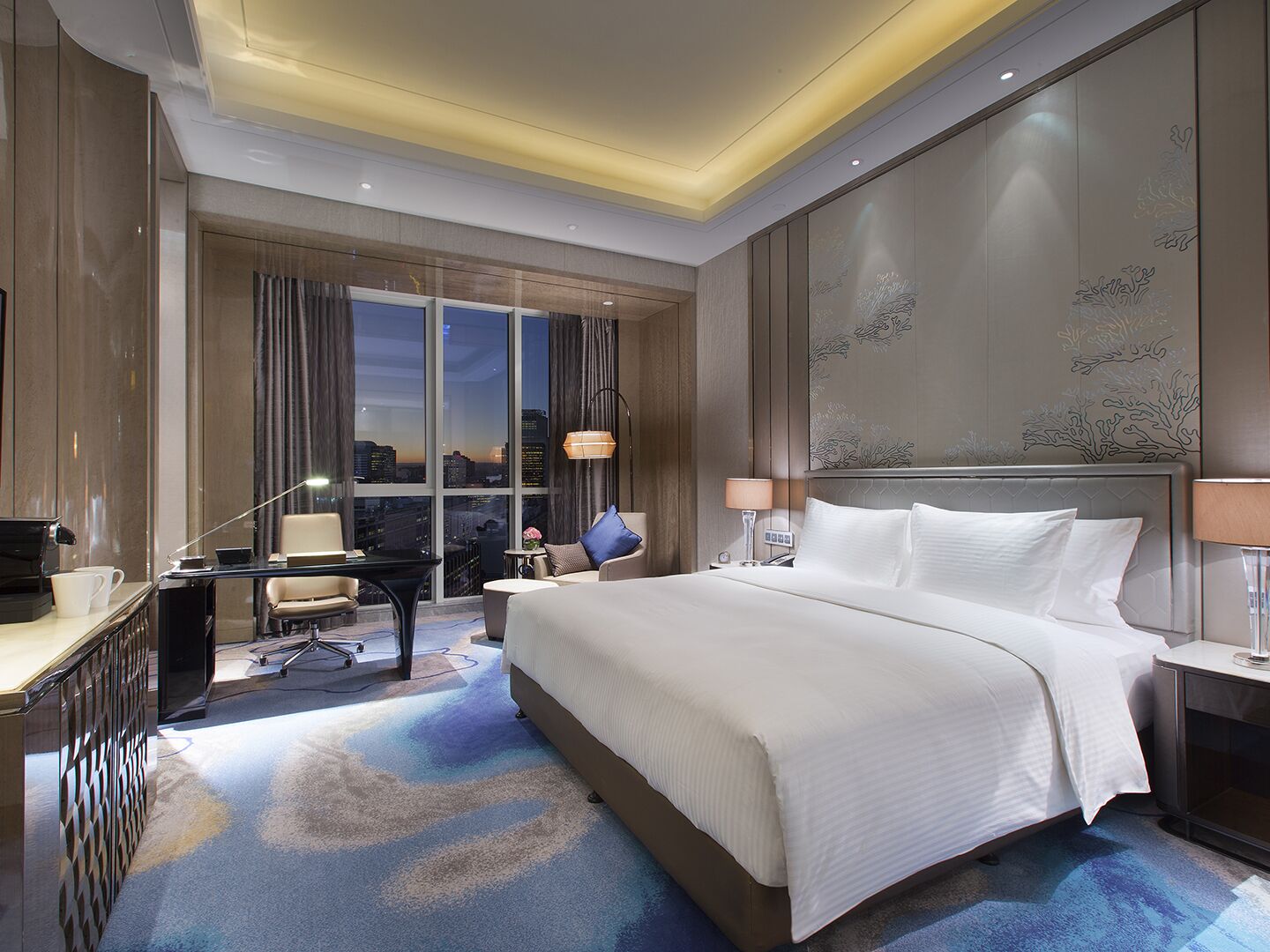 Minibar, coffre-fort, espace de travail pour ordinateurs portables