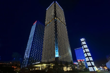 Fachada de la propiedad por la tarde o noche