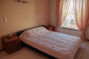 2 bedrooms, desk, iron/ironing board, free WiFi