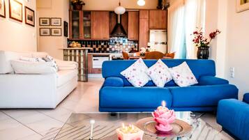 Apartment | Living area | TV