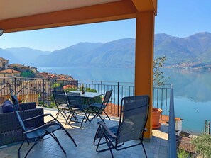 Outdoor dining - LUXURY bright apartment near BELLAGIO (lezzeno)