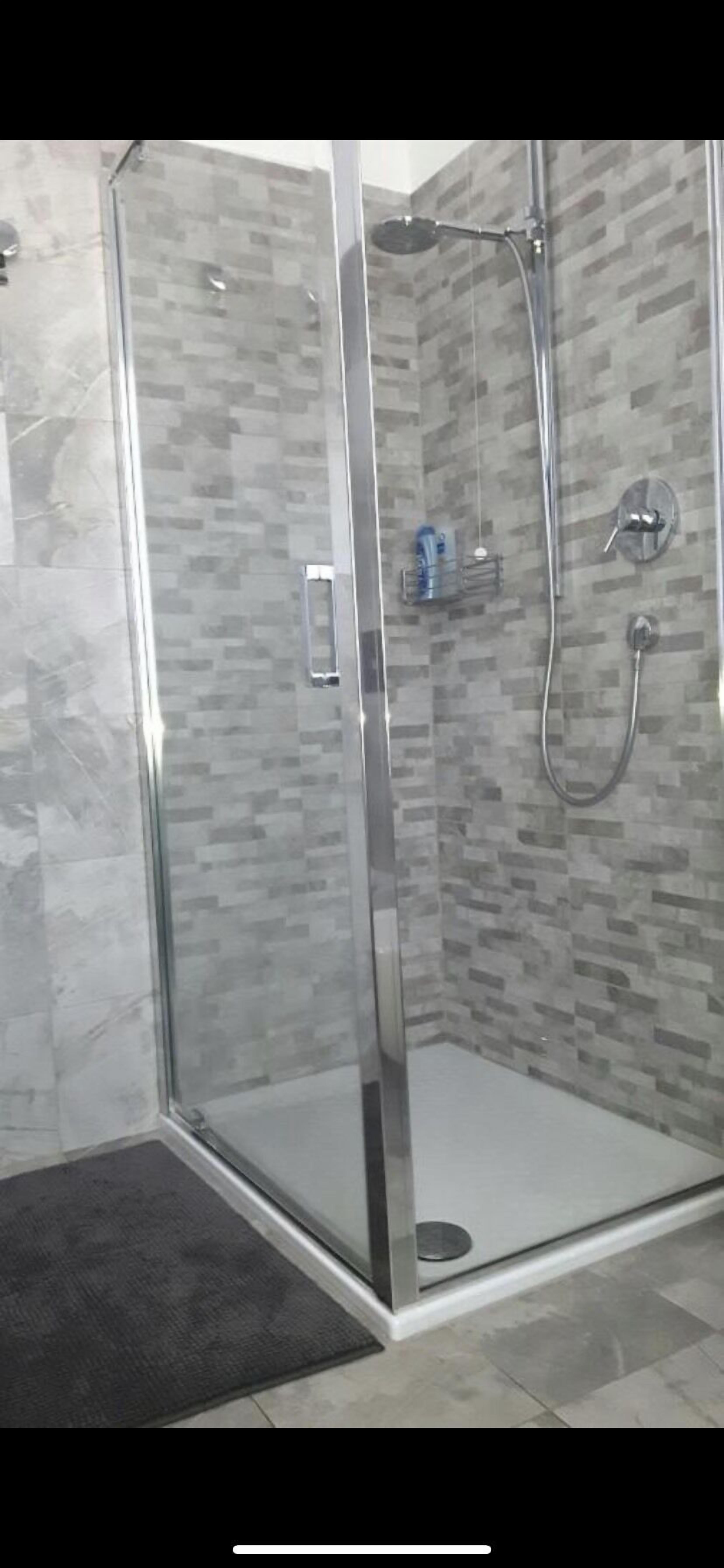 Dusche, Haartrockner, Bidet, Handtücher