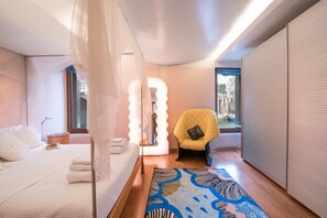 2 sovrum, skrivbord, ljudisolering och strykjärn/strykbräda