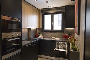 ميكروويف، فرن، موقد طهي مسطح، غسالة أطباق