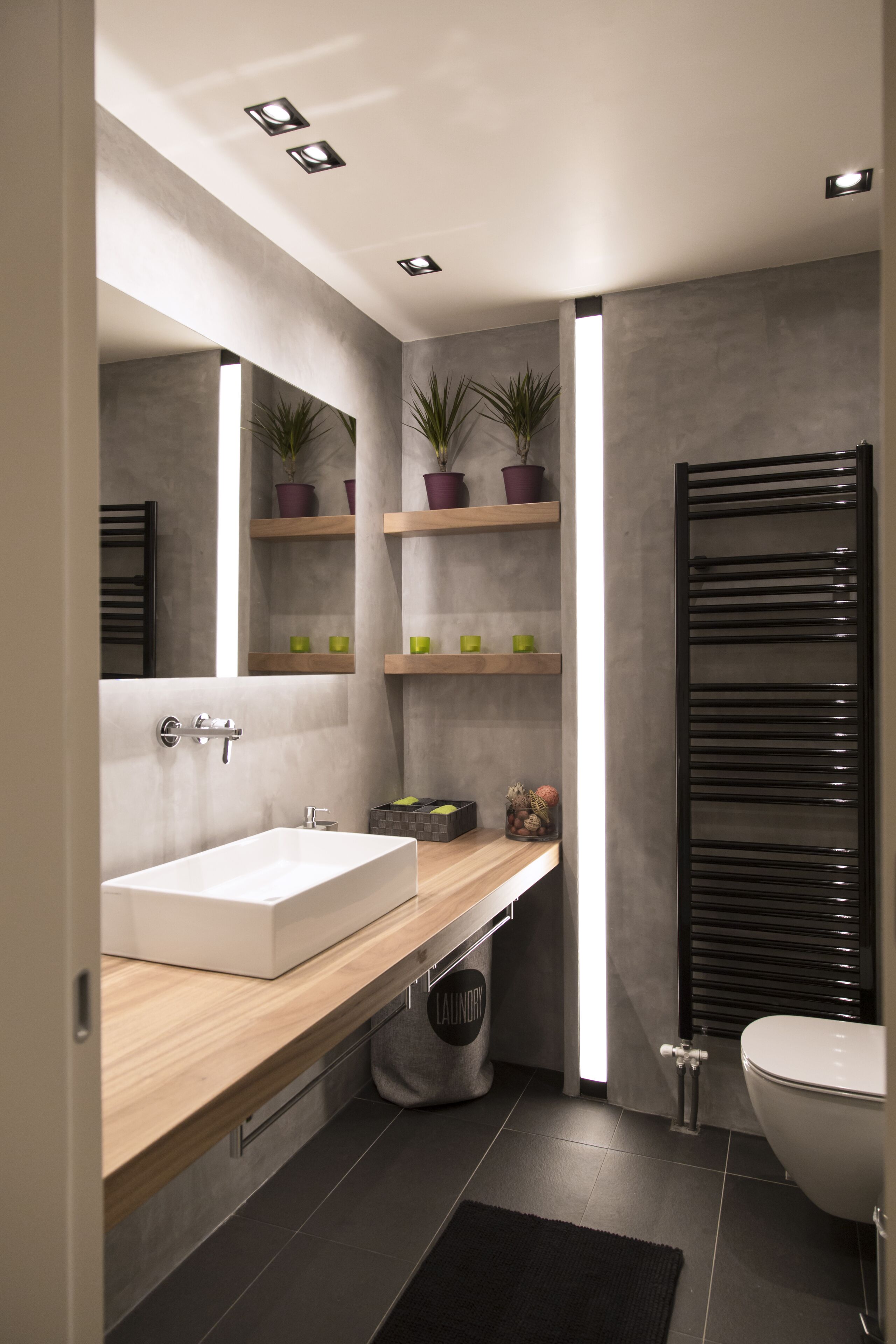 Combined shower/bathtub, eco-friendly toiletries, hair dryer, towels