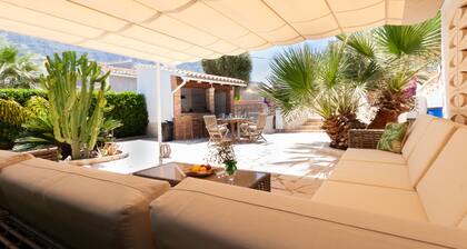 Pool villa in Dénia in top location with exclusive facilities