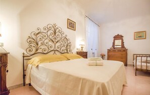 1 chambre, lit parapluie, Wi-Fi gratuit, draps fournis