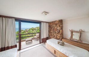 7 bedrooms, travel cot, free WiFi
