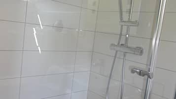 Combined shower/bathtub, hair dryer, towels, soap