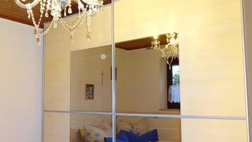 1 habitación, escritorio, tabla de planchar con plancha y wifi gratis