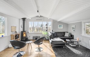 Fireplace - Nice home in Jægerspris with kitchen (Jægerspris)