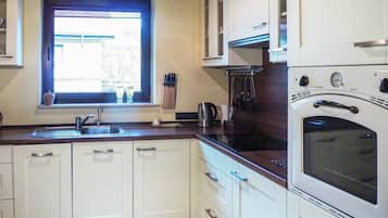 Fridge, stovetop, dishwasher, coffee/tea maker