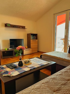 Appartement Confort, 1 chambre, balcon, vue mer | Coin séjour