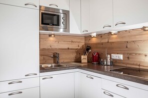 Kühlschrank, Mikrowelle, Ofen, Geschirrspüler