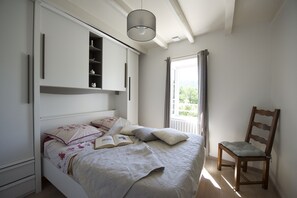 2 bedrooms, desk, iron/ironing board, travel cot
