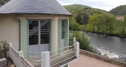 Confortable Maison 4 per dans ancien moulin au bord de la rivière  avec wifi