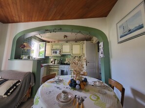 Dining - Charming Villa 500m from Beach with Garden and Terrace in Saint-Brevin-L'Océan (Saint-Brevin-les-Pins)