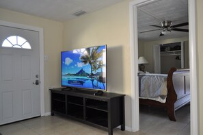 1 sovrum, skrivbord, strykjärn/strykbräda och gratis wi-fi