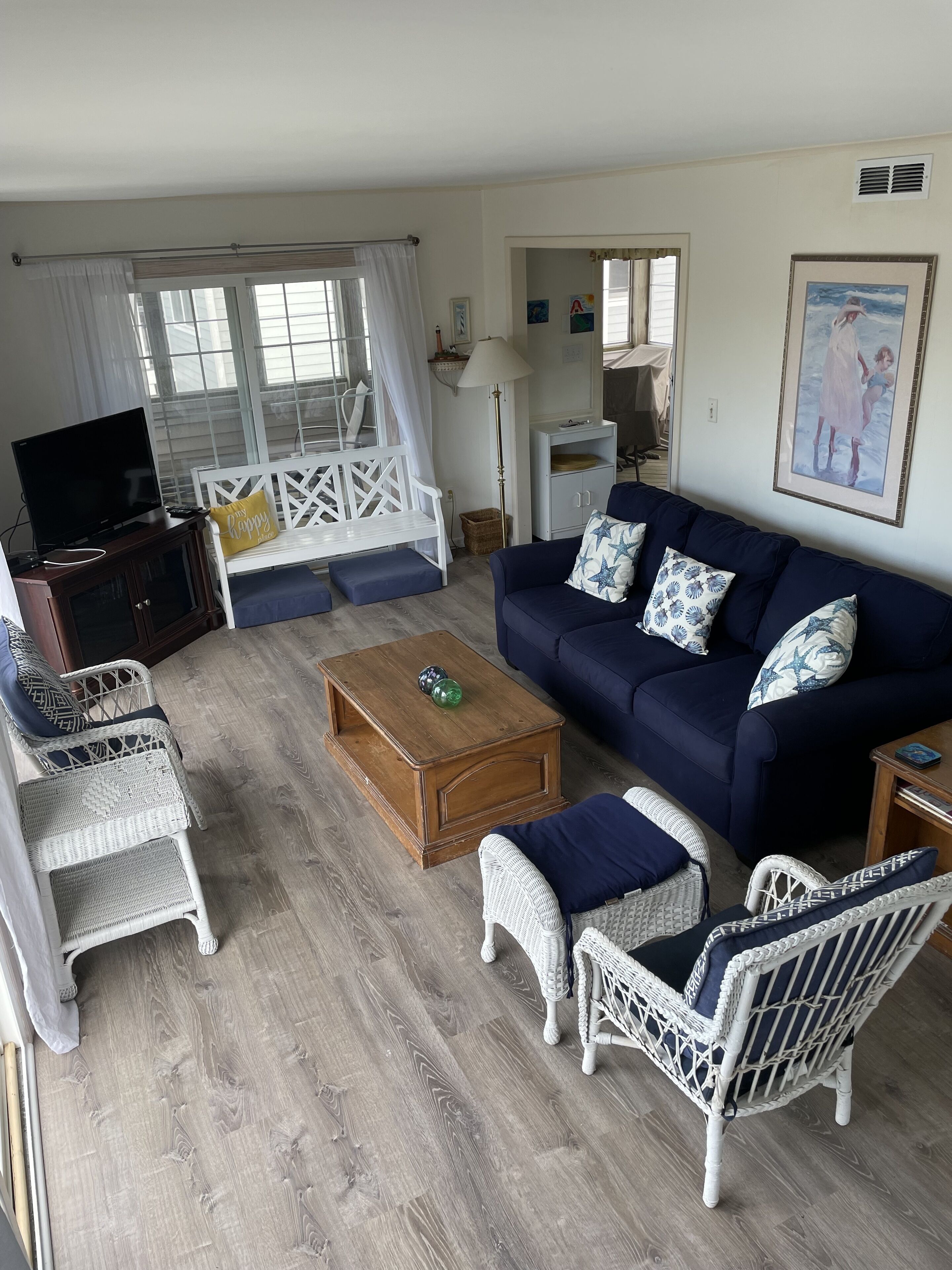 Télévision, lecteur de DVD, vidéothèque