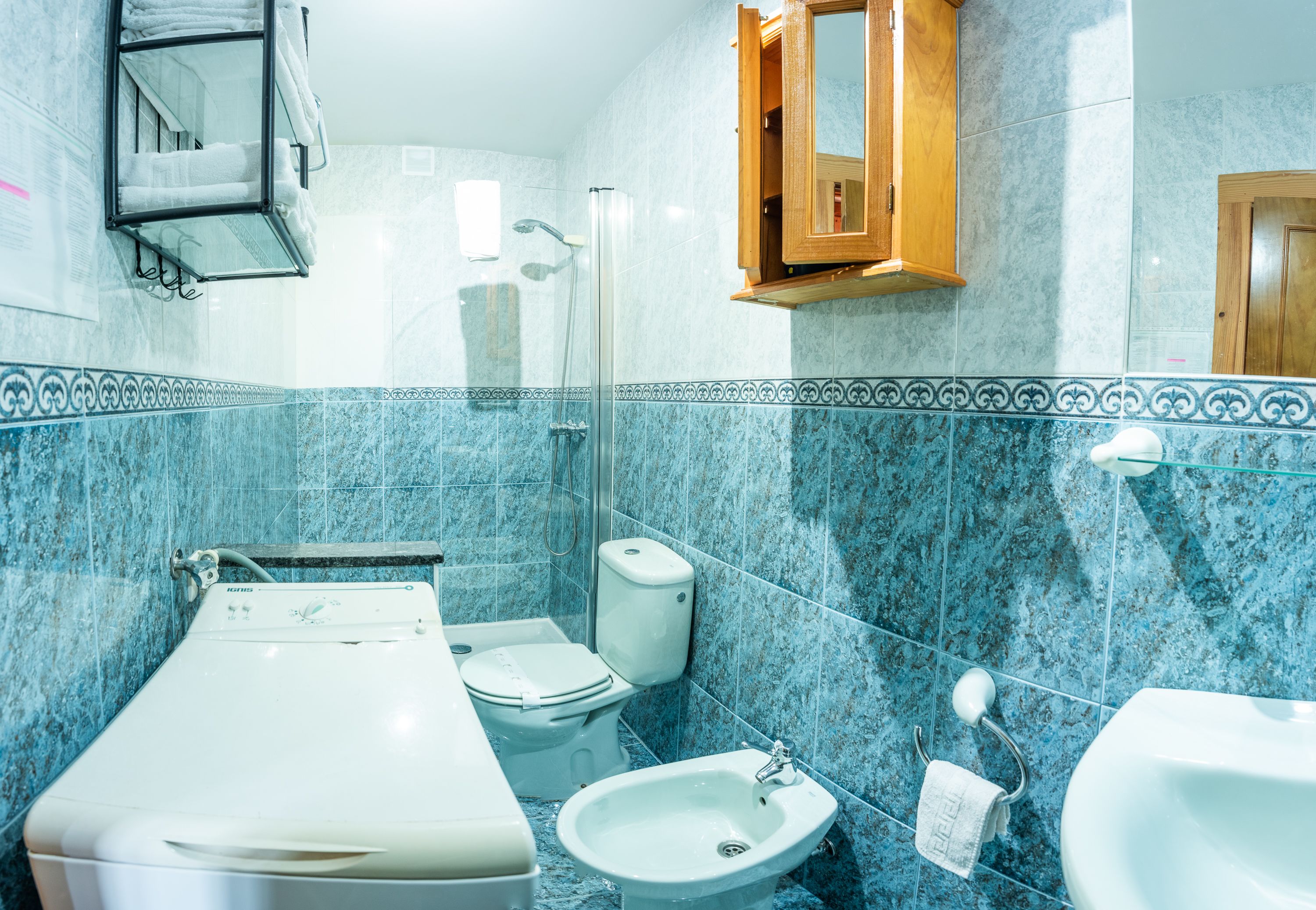 apartamento 2 dormitorios 3/4 personas | bathroom | shower, free toiletries, hair dryer, towels