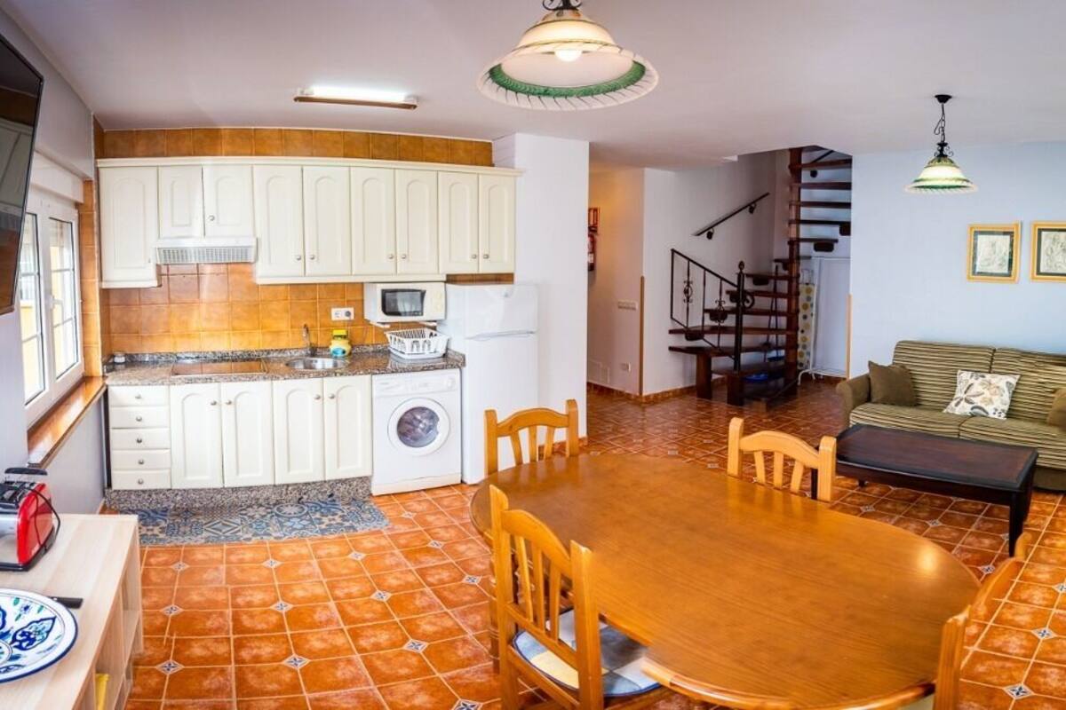 dúplex 2 dormitorios 4/5 personas | living area | 32-inch flat-screen tv with cable channels, tv