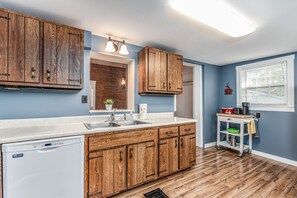 Fridge, microwave, oven, stovetop - Amazing historic home from 1860! (St Charles)