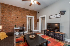 TV - Amazing historic home from 1860! (St Charles)