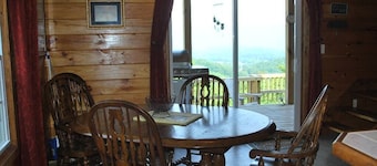 Spectacular Views, Swimming Pool, Hot Tub, Real Log Fires, Mountain Getaway