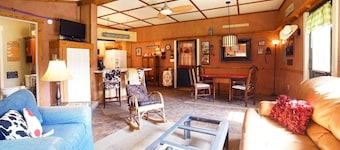 DERBY Private Tack House