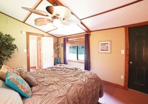 1 chambre, matelas mémoire de forme, fer et planche à repasser