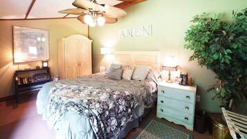 1 bedroom, memory foam beds, iron/ironing board, free WiFi