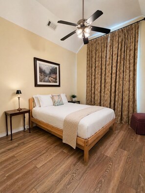 2 Schlafzimmer, Schreibtisch, Bügeleisen/Bügelbrett, kostenloses WLAN