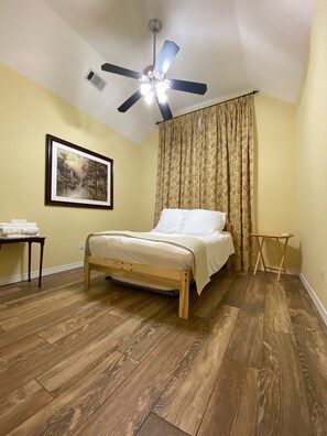 2 bedrooms, desk, iron/ironing board, free WiFi