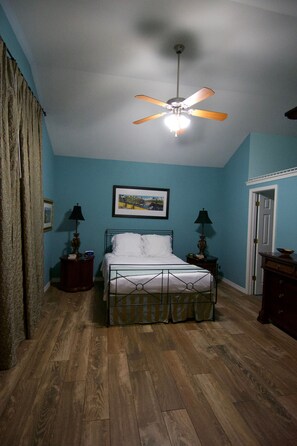2 bedrooms, desk, iron/ironing board, free WiFi