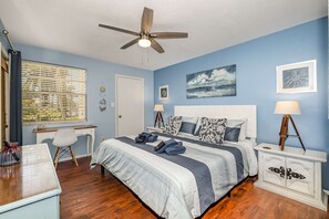 2 Schlafzimmer, Schreibtisch, Bügeleisen/Bügelbrett, Reisekinderbett