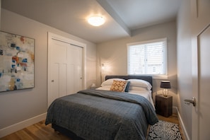 3 bedrooms, desk, iron/ironing board, WiFi