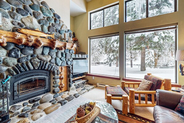 TV, fireplace, DVD player - Riverfront condo with seasonal pool, tennis & jetted tub (McCall)