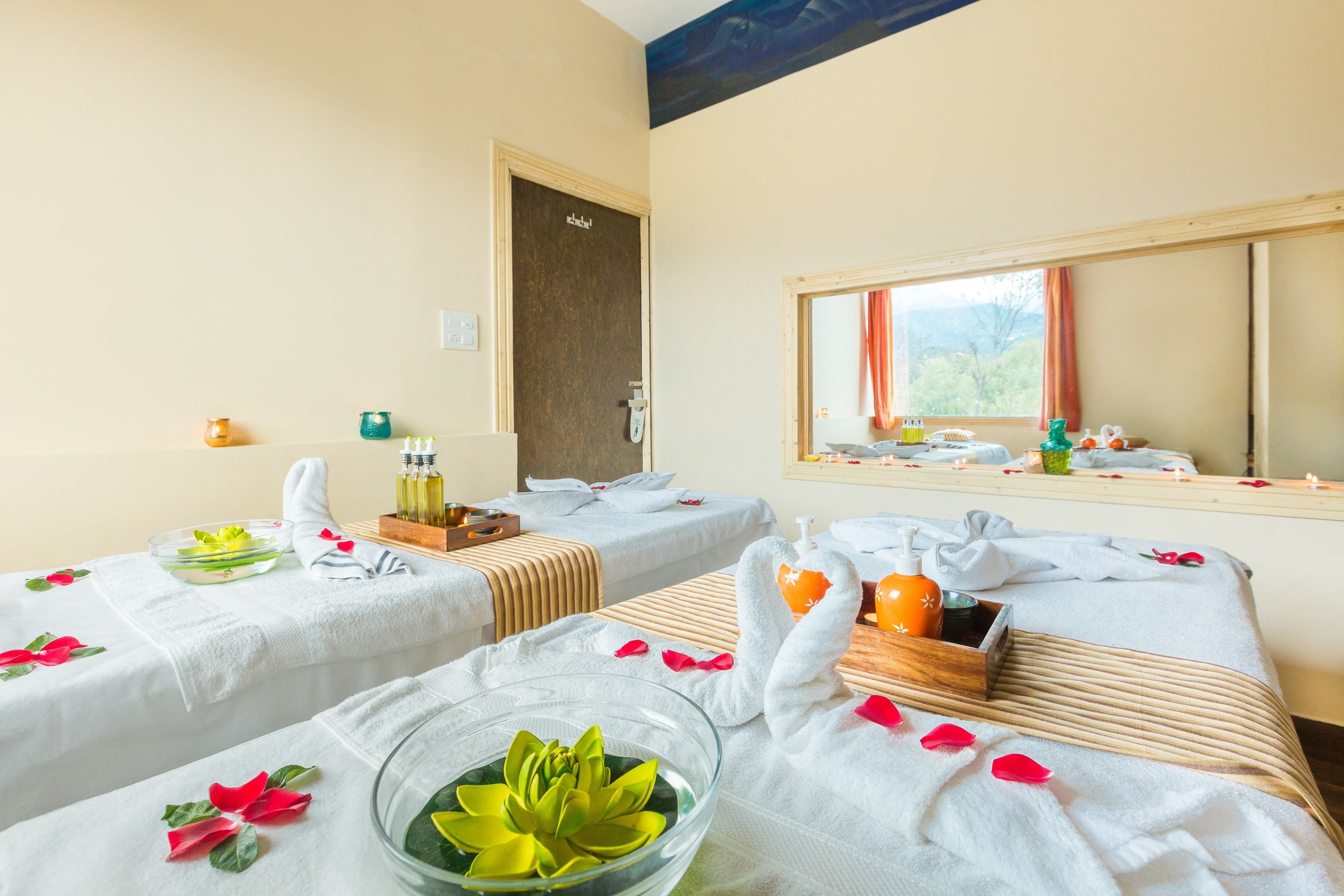 Sauna, hot tub, steam room, deep-tissue massages, Swedish massages