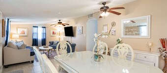 Cove · Central 3/2 Cottage · Minutes to Airport and Beach