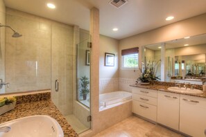 Shower, hair dryer, towels - Aloha Condos, Na Hale O Keauhou, Townhome K-2, Ocean View, AC (Kailua Kona)