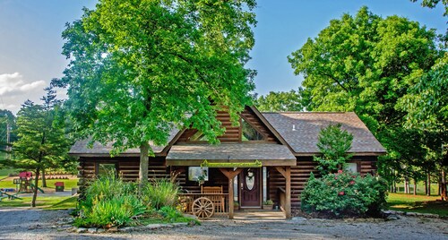 Overlooking pool & playground, walking distance to Thunder Ridge Arena.